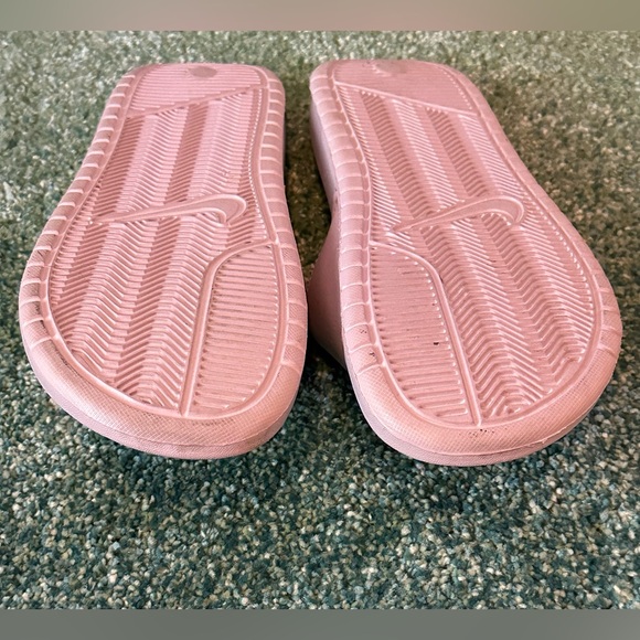 Women’s Nike Benassi Slide Sandals - Size 10 - Picture 8 of 9
